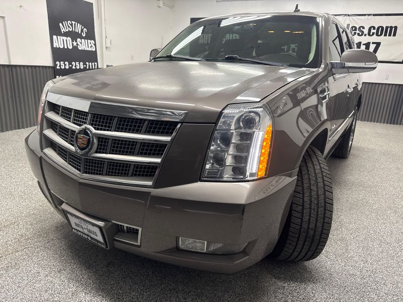 2014 Cadillac Escalade Platinum Upper Image 2