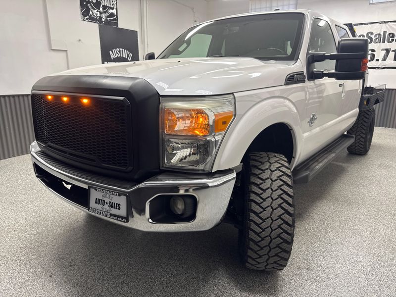 2011 Ford F-350 Super Duty Lariat Crew Cab Upper Image 2