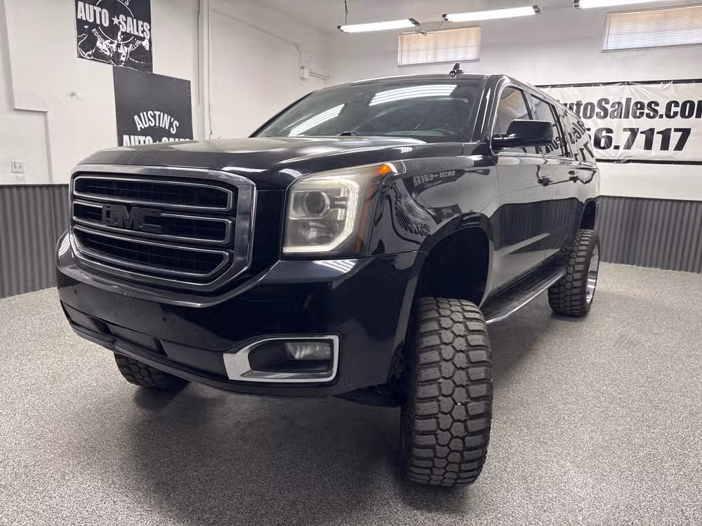 2017 GMC Yukon XL SLT Image 2