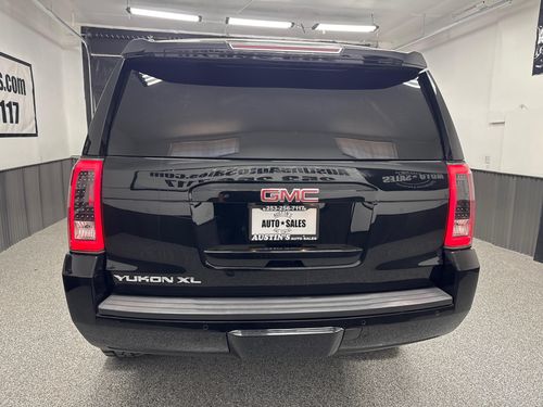2017 GMC Yukon XL SLT Lower Image 2