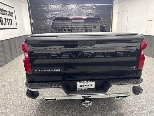 2021 Chevrolet Silverado 1500 LT Crew Cab Lower Image 2
