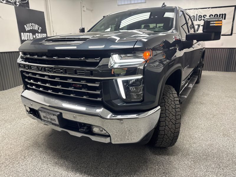 2020 Chevrolet Silverado 2500HD LTZ photo 2