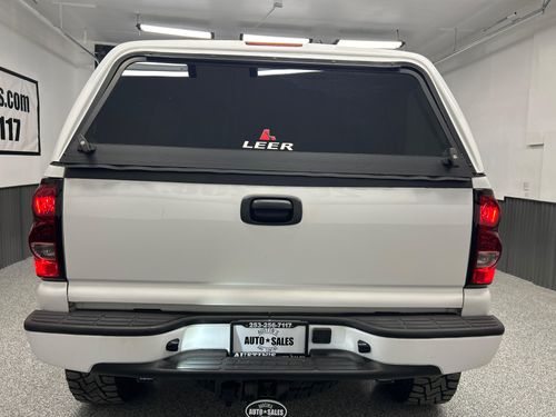 2003 GMC Sierra 1500HD SLT Crew Cab Lower Image 2