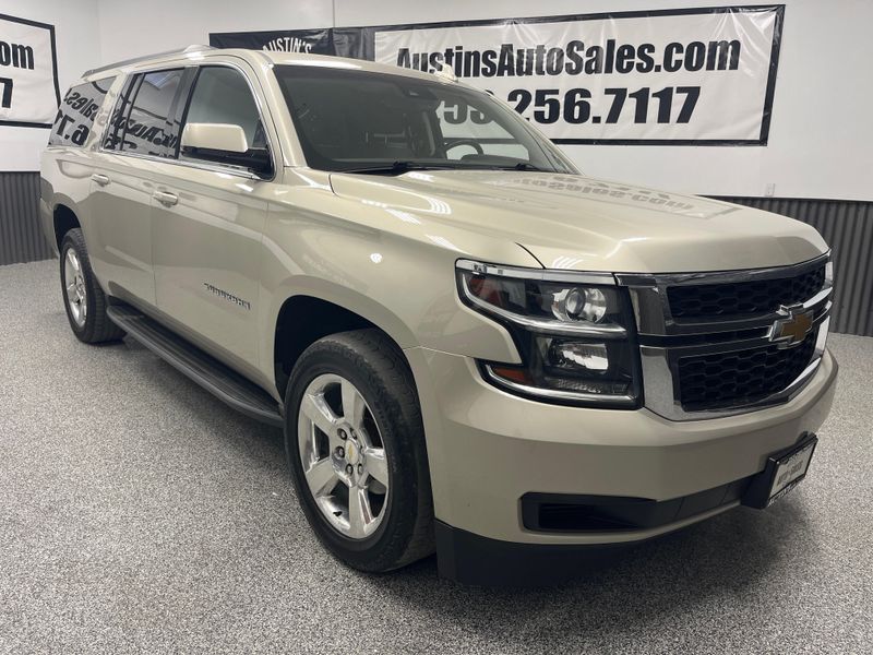 2015 Chevrolet Suburban LT Upper Image 1