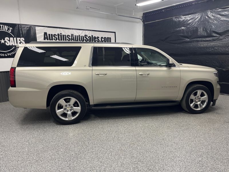 2015 Chevrolet Suburban LT Upper Image 2