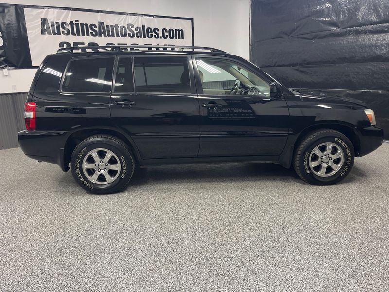 2004 Toyota Highlander Base Upper Image 2