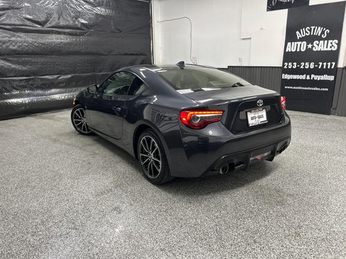 2017 Toyota 86 Base Lower Image 1