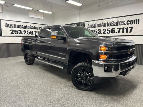 10879 - 2015 Chevrolet Silverado 2500HD LTZ Crew Cab