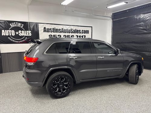 2018 Jeep Grand Cherokee Overland Lower Image 3
