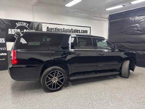 2017 GMC Yukon XL SLT Lower Image 3