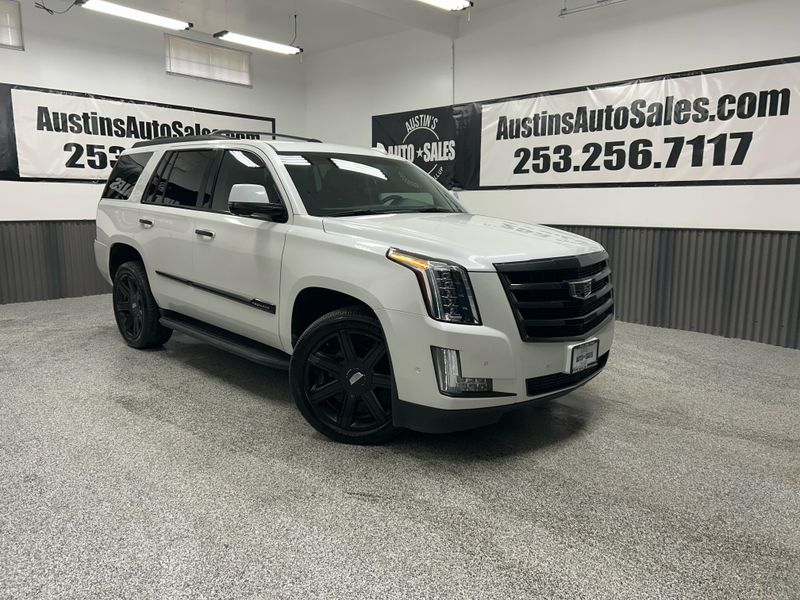 2017 Cadillac Escalade Luxury Upper Image 1