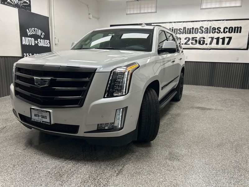 2017 Cadillac Escalade Luxury Upper Image 2