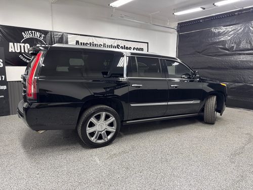 2018 Cadillac Escalade ESV Premium Luxury Lower Image 3