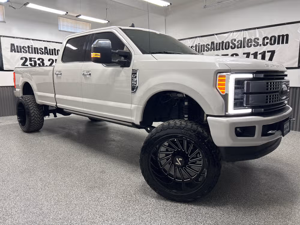 2019 Ford F-350 Super Duty Platinum Crew Cab Image 1