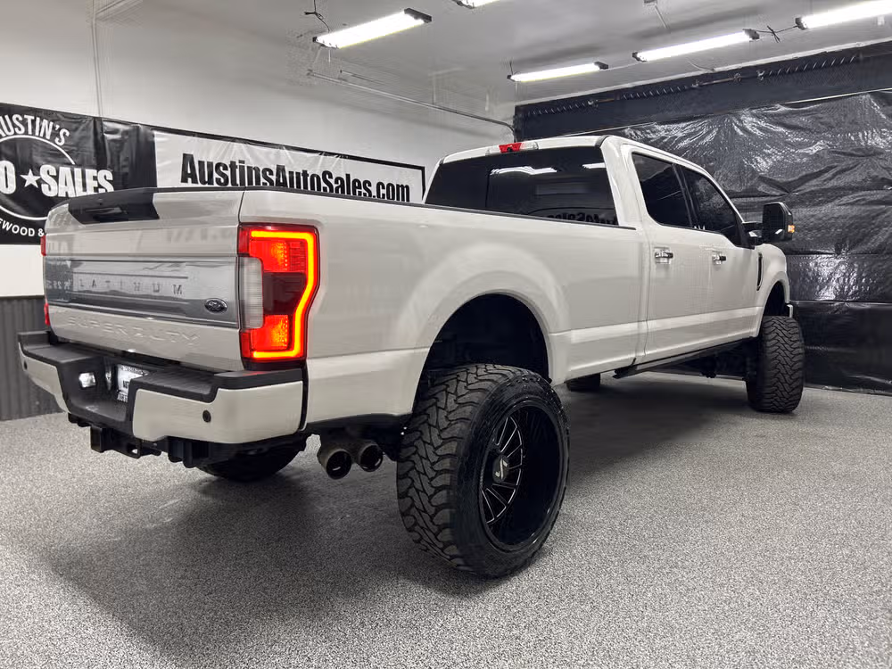 2019 Ford F-350 Super Duty Platinum Crew Cab Image 5