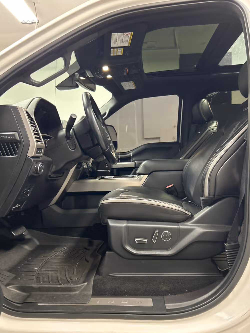 2019 Ford F-350 Super Duty Platinum Crew Cab Image 8