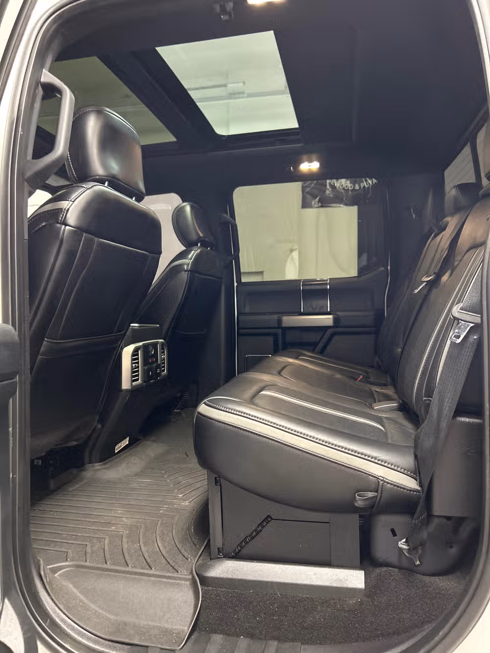 2019 Ford F-350 Super Duty Platinum Crew Cab Image 9