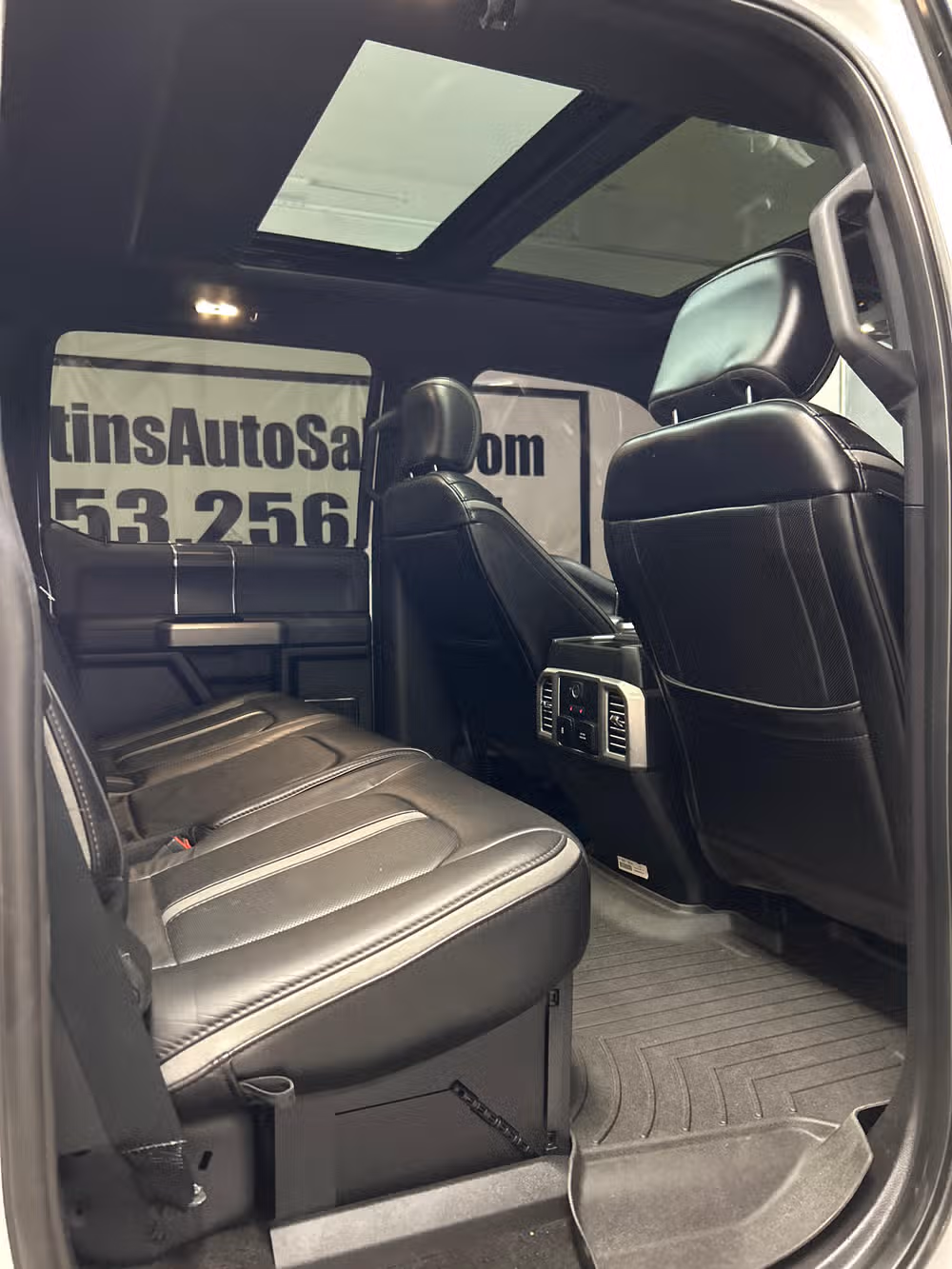 2019 Ford F-350 Super Duty Platinum Crew Cab Image 12