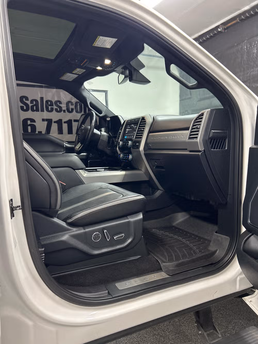 2019 Ford F-350 Super Duty Platinum Crew Cab Image 13