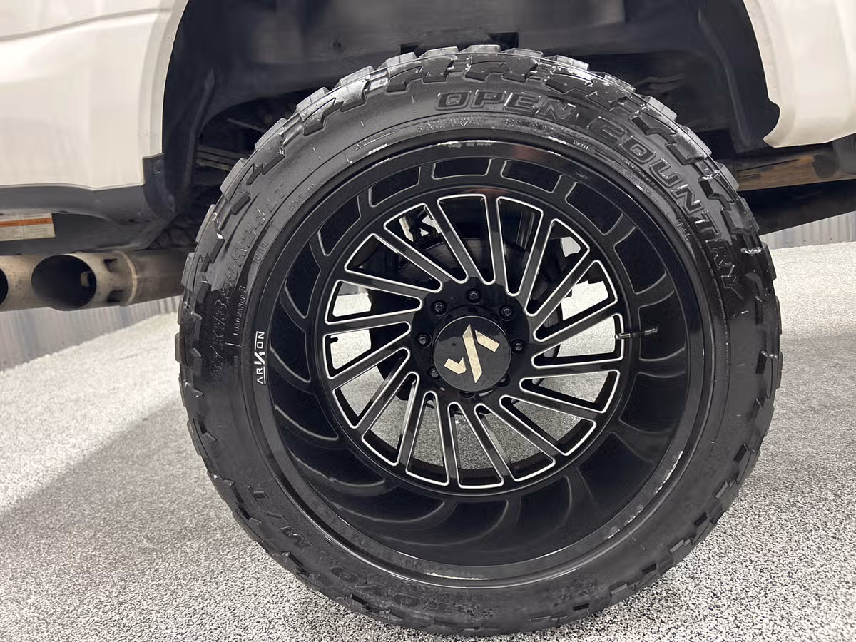 2019 Ford F-350 Super Duty Platinum Crew Cab Image 6
