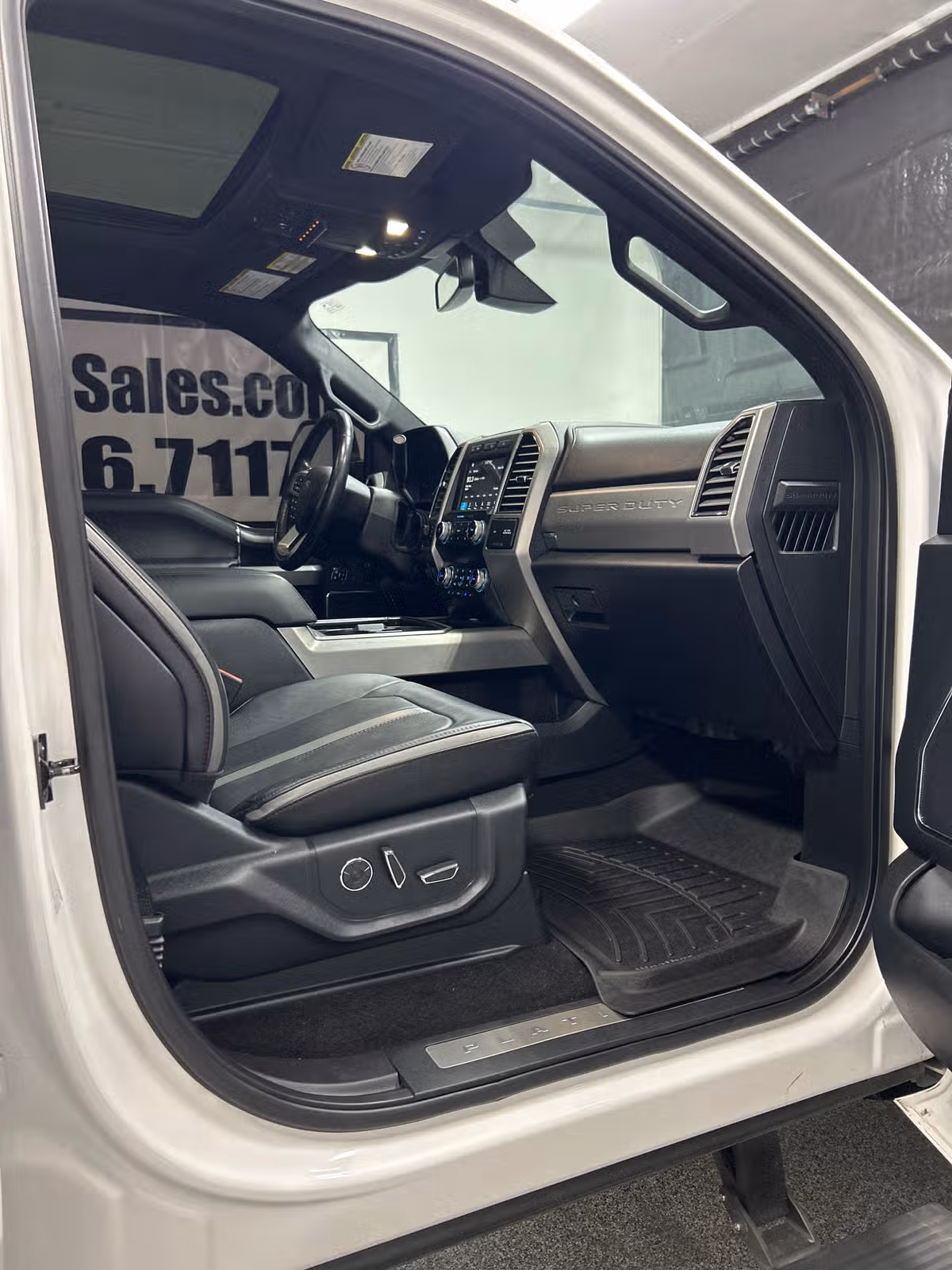 2019 Ford F-350 Super Duty Platinum Crew Cab Image 13