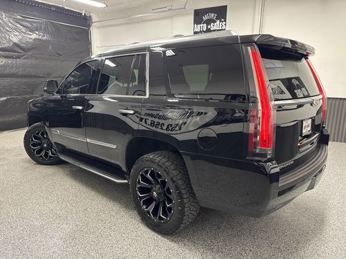 2019 Cadillac Escalade Luxury Lower Image 1
