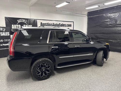 2019 Cadillac Escalade Luxury Lower Image 3