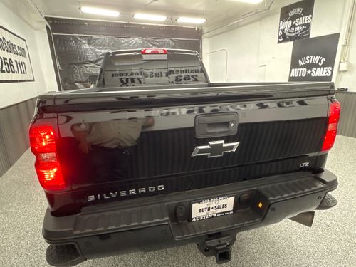 2016 Chevrolet Silverado 3500HD LTZ Crew Cab Lower Image 2