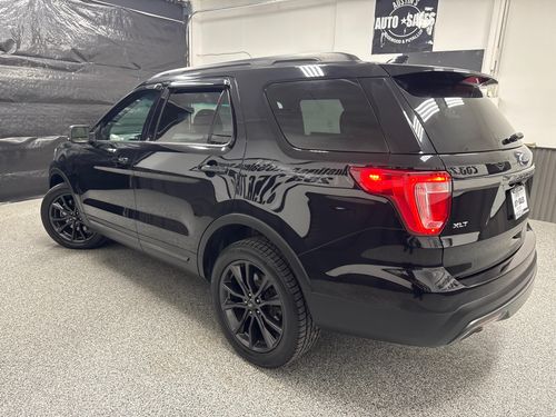2017 Ford Explorer XLT Lower Image 1