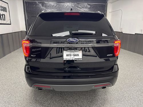 2017 Ford Explorer XLT Lower Image 2