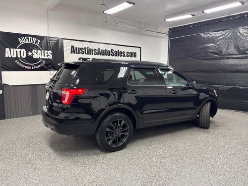 2017 Ford Explorer XLT Lower Image 3