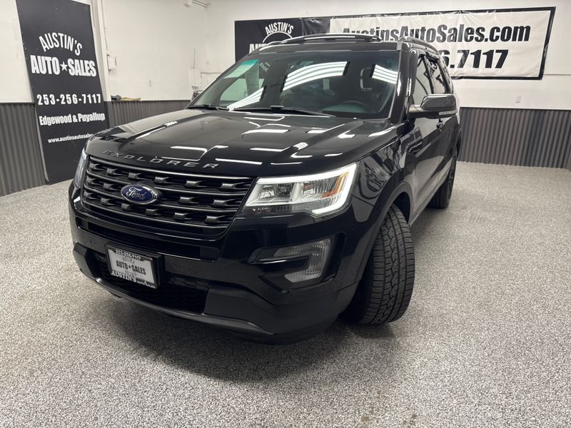 2017 Ford Explorer XLT Upper Image 2