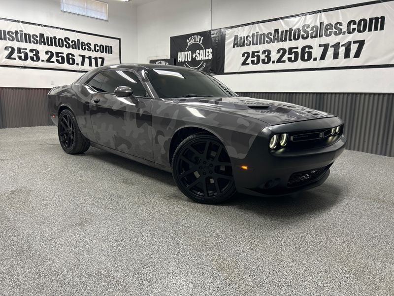 2016 Dodge Challenger SXT Upper Image 1