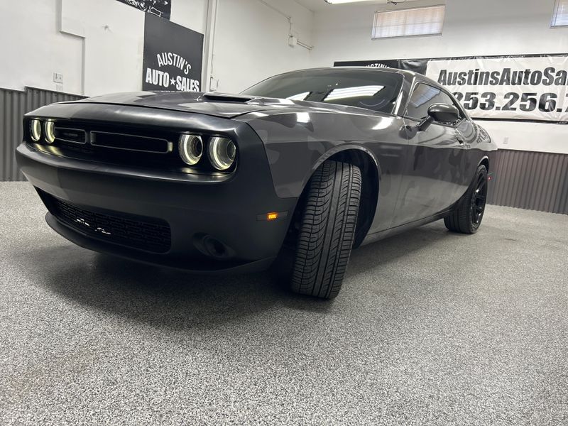 2016 Dodge Challenger SXT Upper Image 2