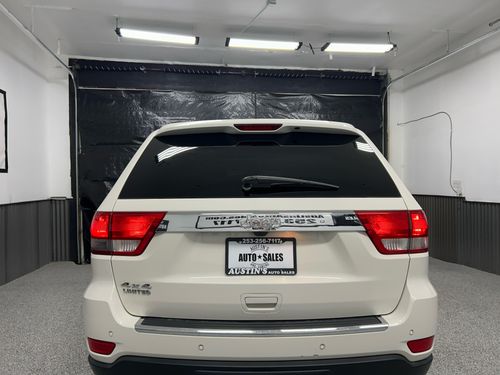 2011 Jeep Grand Cherokee Limited Lower Image 2