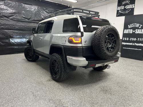 2007 Toyota FJ Cruiser Base Lower Image 1