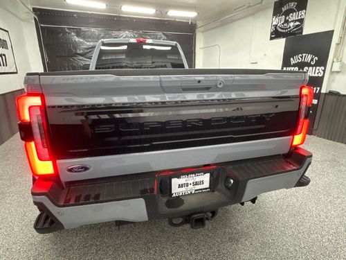 2025 Ford F-450 Super Duty Platinum Crew Cab Lower Image 2