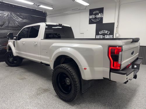 2017 Ford F-450 Super Duty Lariat Crew Cab Lower Image 1