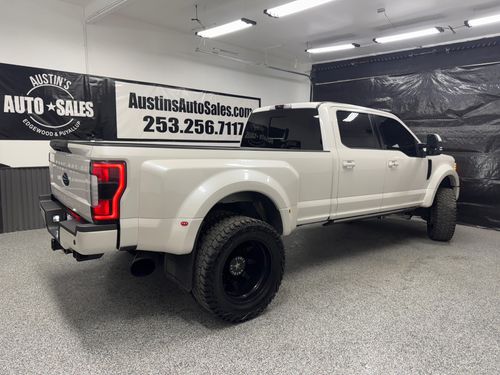 2017 Ford F-450 Super Duty Lariat Crew Cab Lower Image 3