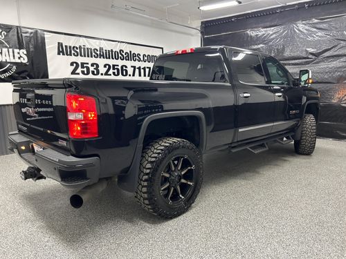 2015 GMC Sierra 2500HD SLT Crew Cab Lower Image 3