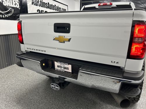 2015 Chevrolet Silverado 3500HD LTZ Crew Cab Lower Image 2