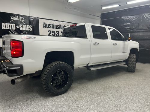 2015 Chevrolet Silverado 3500HD LTZ Crew Cab Lower Image 3