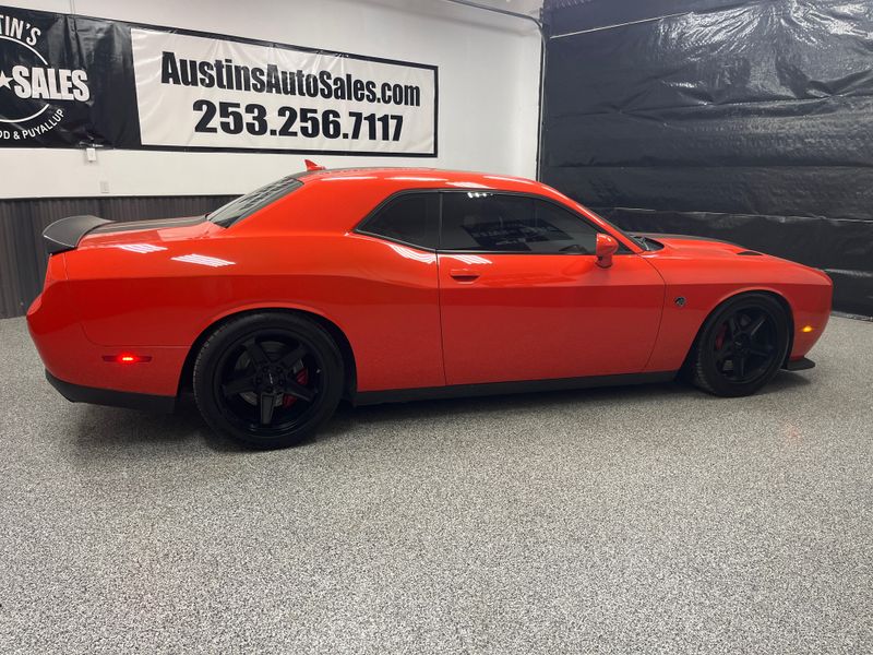 2018 Dodge Challenger SRT Hellcat Upper Image 2