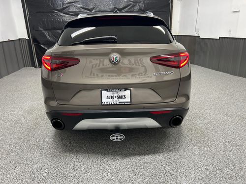 2019 Alfa Romeo Stelvio Ti Lusso Crossover Lower Image 2