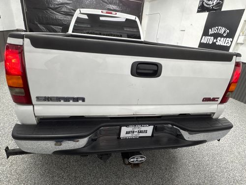 2003 GMC Sierra 3500 SLT Crew Cab Lower Image 2