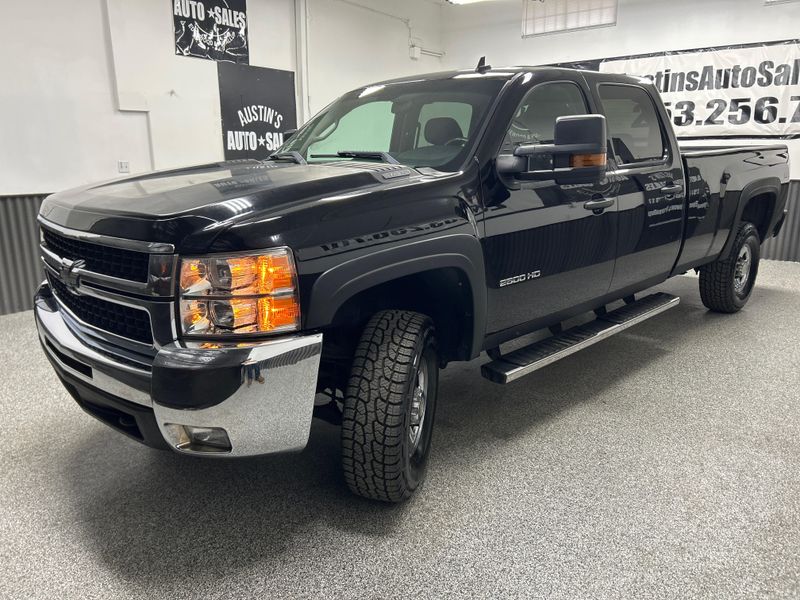 2010 Chevrolet Silverado 2500HD LT Crew Cab Upper Image 2