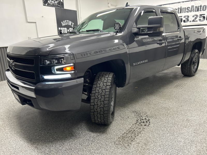 2011 Chevrolet Silverado 1500 LS Crew Cab Upper Image 2