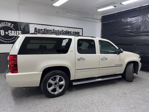 2013 Chevrolet Suburban LTZ Lower Image 3