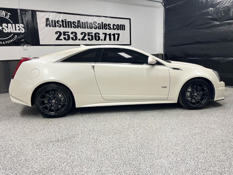 2012 Cadillac CTS-V Base Upper Image 2
