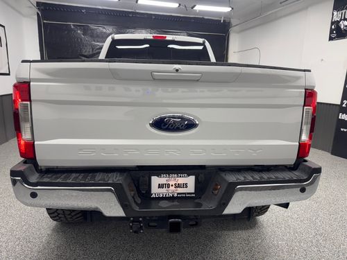 2019 Ford F-250 Super Duty XLT Crew Cab Lower Image 2